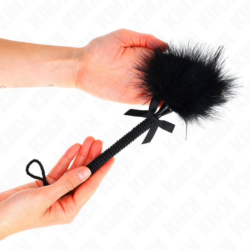 KINK - NYLON TOUWMASSAGEAPPARAAT MET VEREN OM TE KIETELEN EN ZWART LINT 25 CM