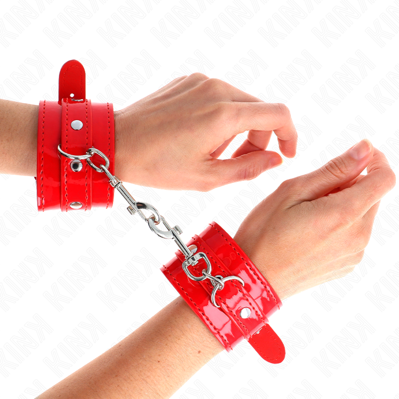 KINK - VERSTELBARE RODE POLSBANDJES MET STUDS 23-33 CM