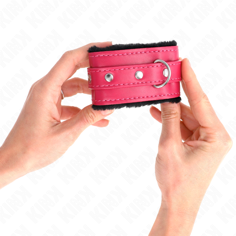 KINK - PREMIUM GEVOERDE ZWARTE POLSBANDJES MET VERSTELBARE FUCHSIA BAND 17-29 CM X 6 CM
