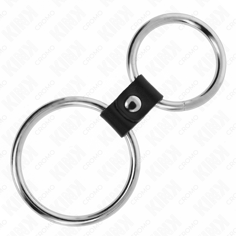 KINK - DUBBELE METALEN PENISRING 3,7 CM TOT 5 CM VERBONDEN DOOR EEN RIEM VAN KUNSTLEDER MODEL 1