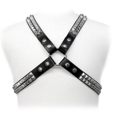 LEDEREN LICHAAM - PIRAMIDE STUD HARNAS